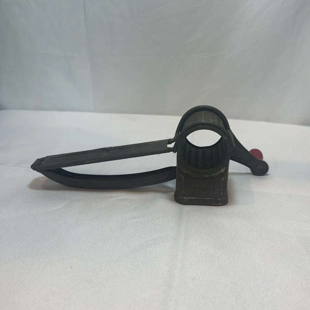 Vintage Metal Cheese Grater with Wooden Handle - Picture 5 of 6